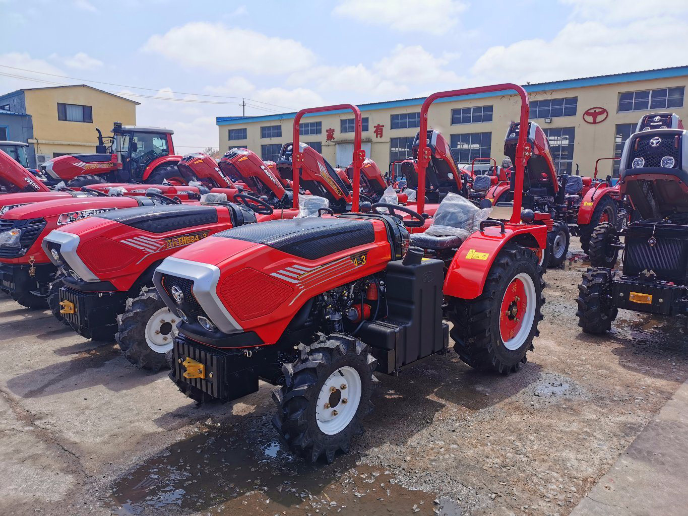 TH604-3 farm tractor