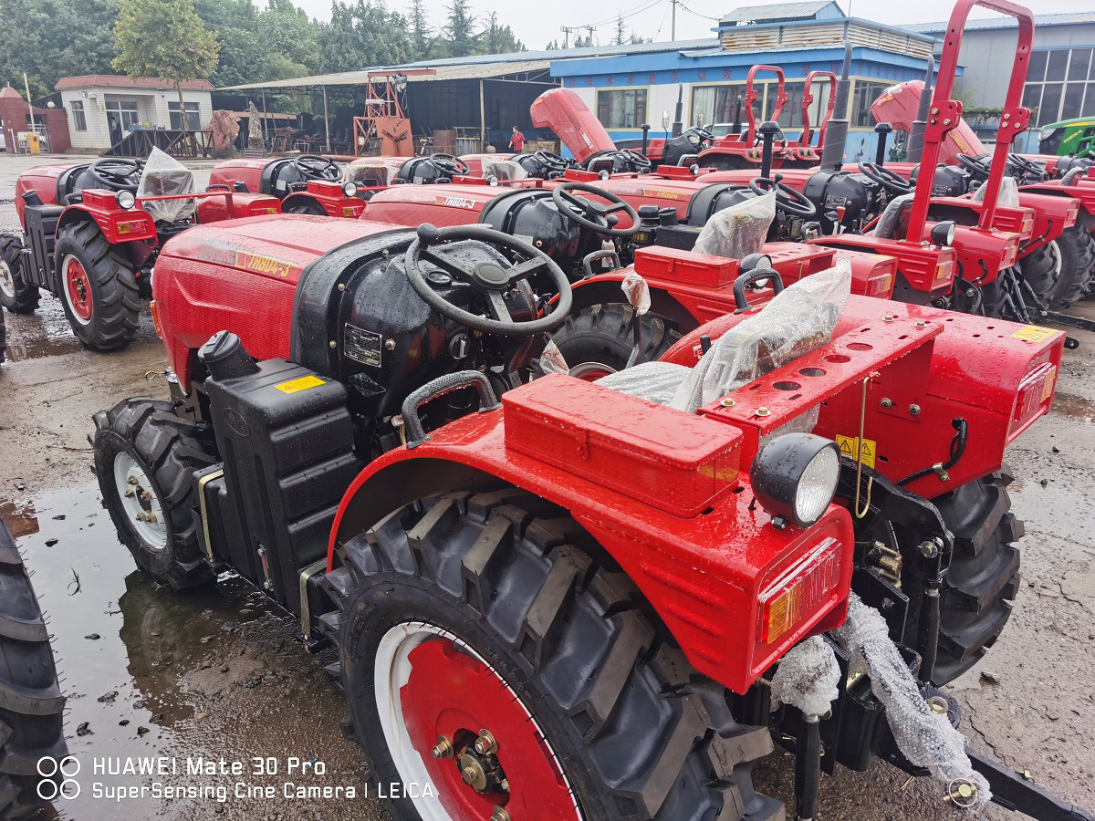TH804 farm tractor