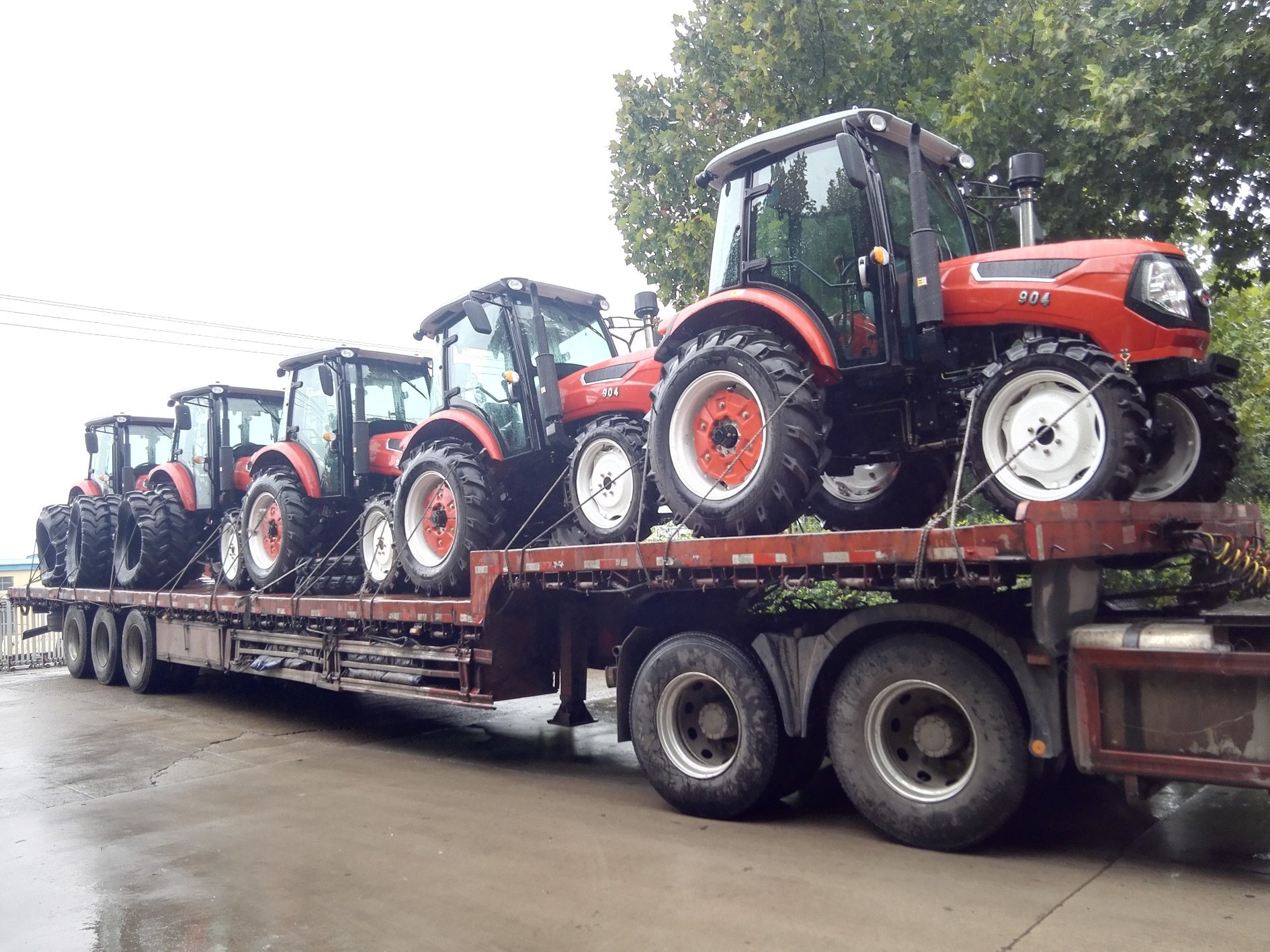 TH904 farm tractor