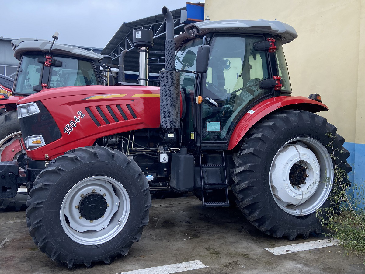 TH1504 farm tractor